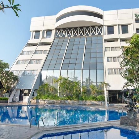 Lux Tychi Hotel Malang Bagian luar foto