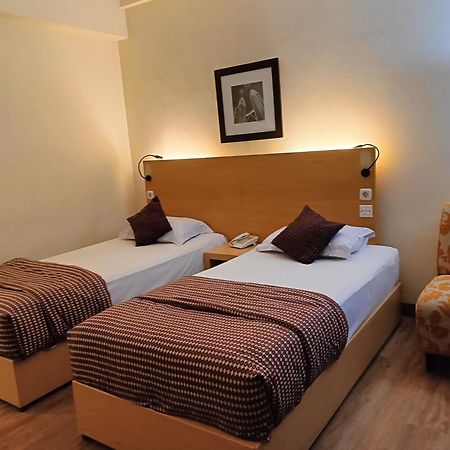 Lux Tychi Hotel Malang Bagian luar foto