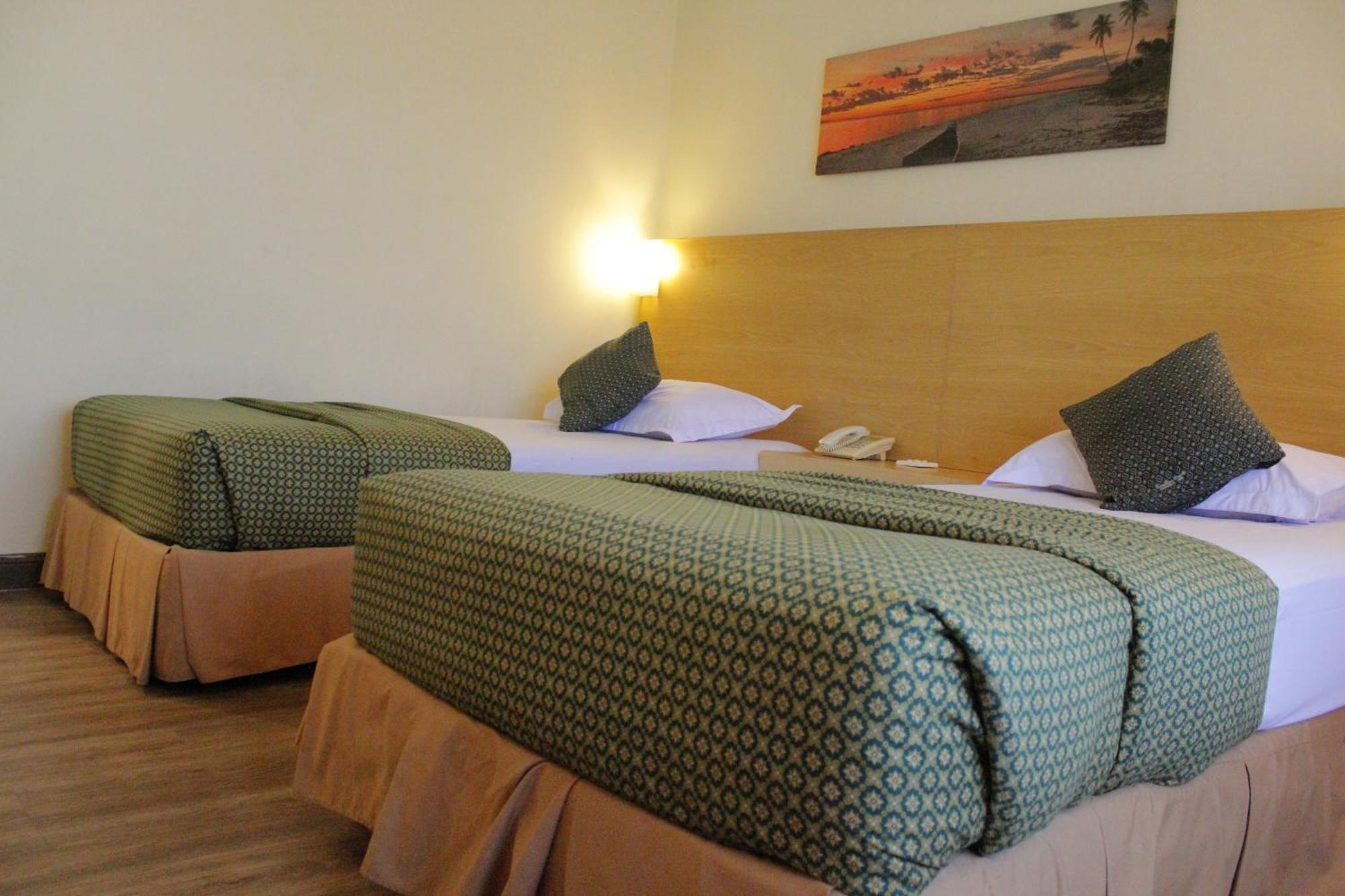 Lux Tychi Hotel Malang Bagian luar foto