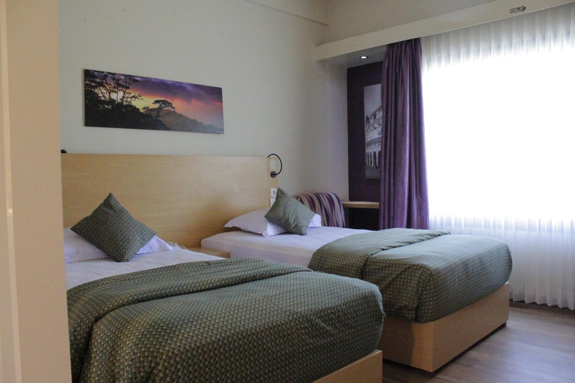 Lux Tychi Hotel Malang Bagian luar foto