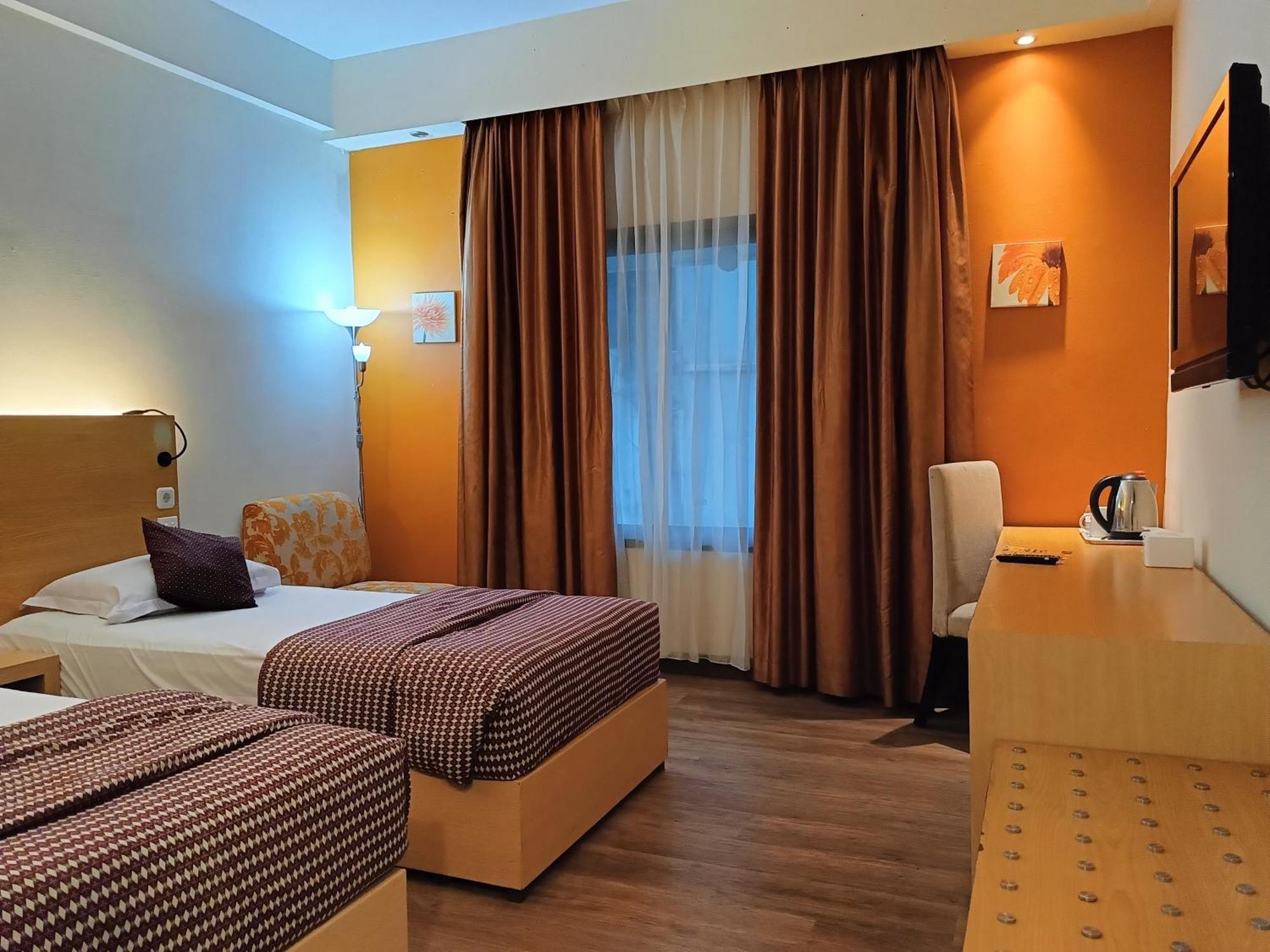 Lux Tychi Hotel Malang Bagian luar foto