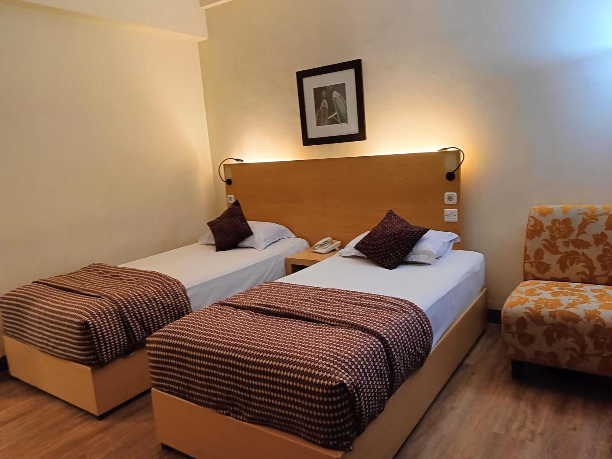 Lux Tychi Hotel Malang Bagian luar foto