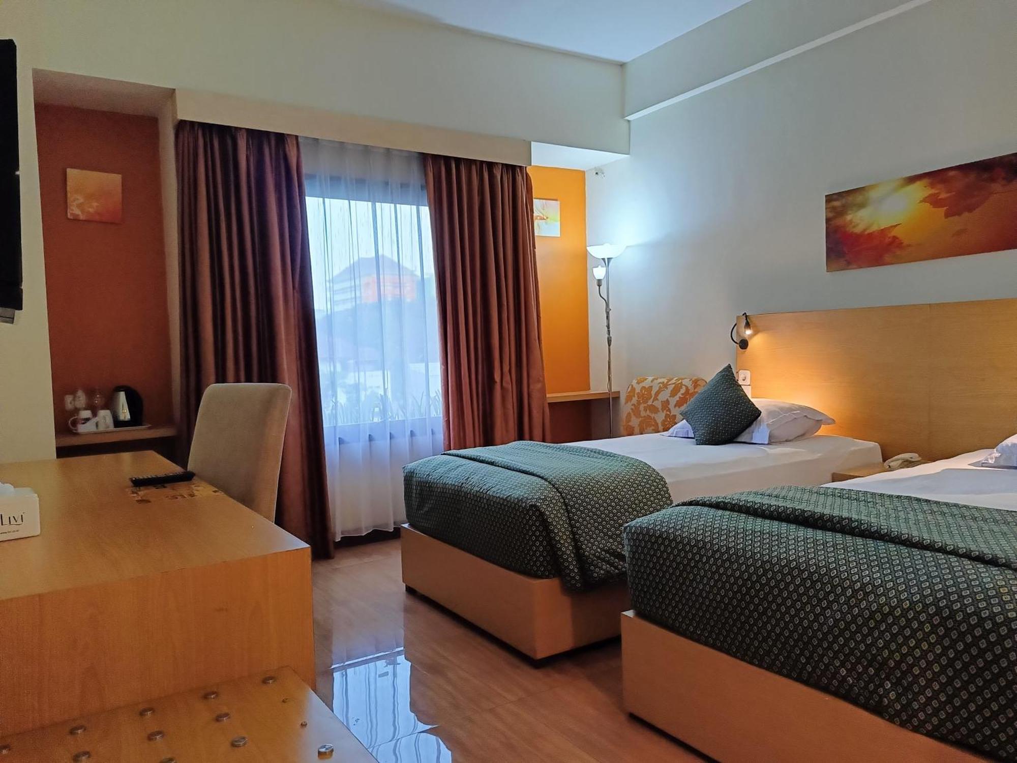 Lux Tychi Hotel Malang Bagian luar foto