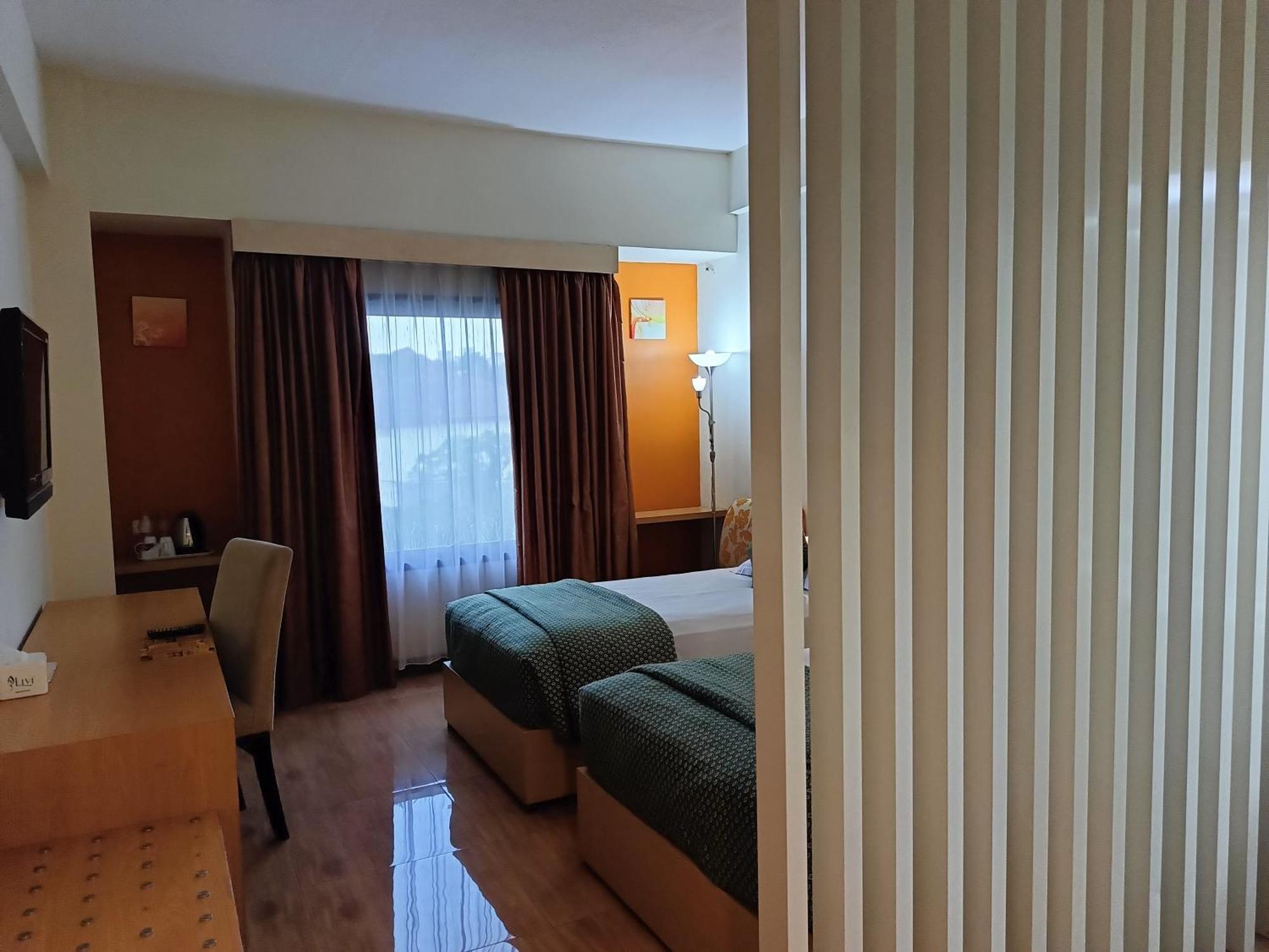 Lux Tychi Hotel Malang Bagian luar foto