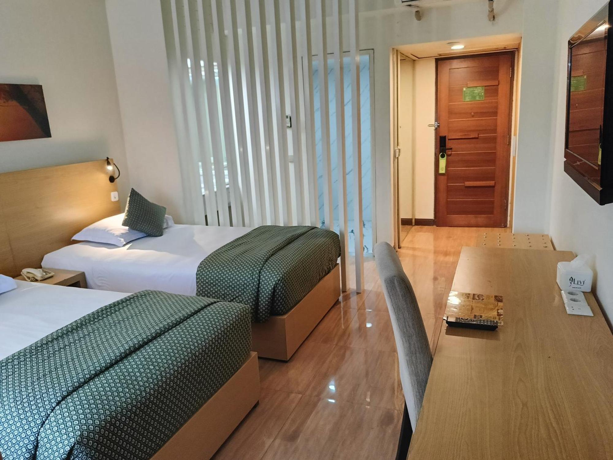 Lux Tychi Hotel Malang Bagian luar foto