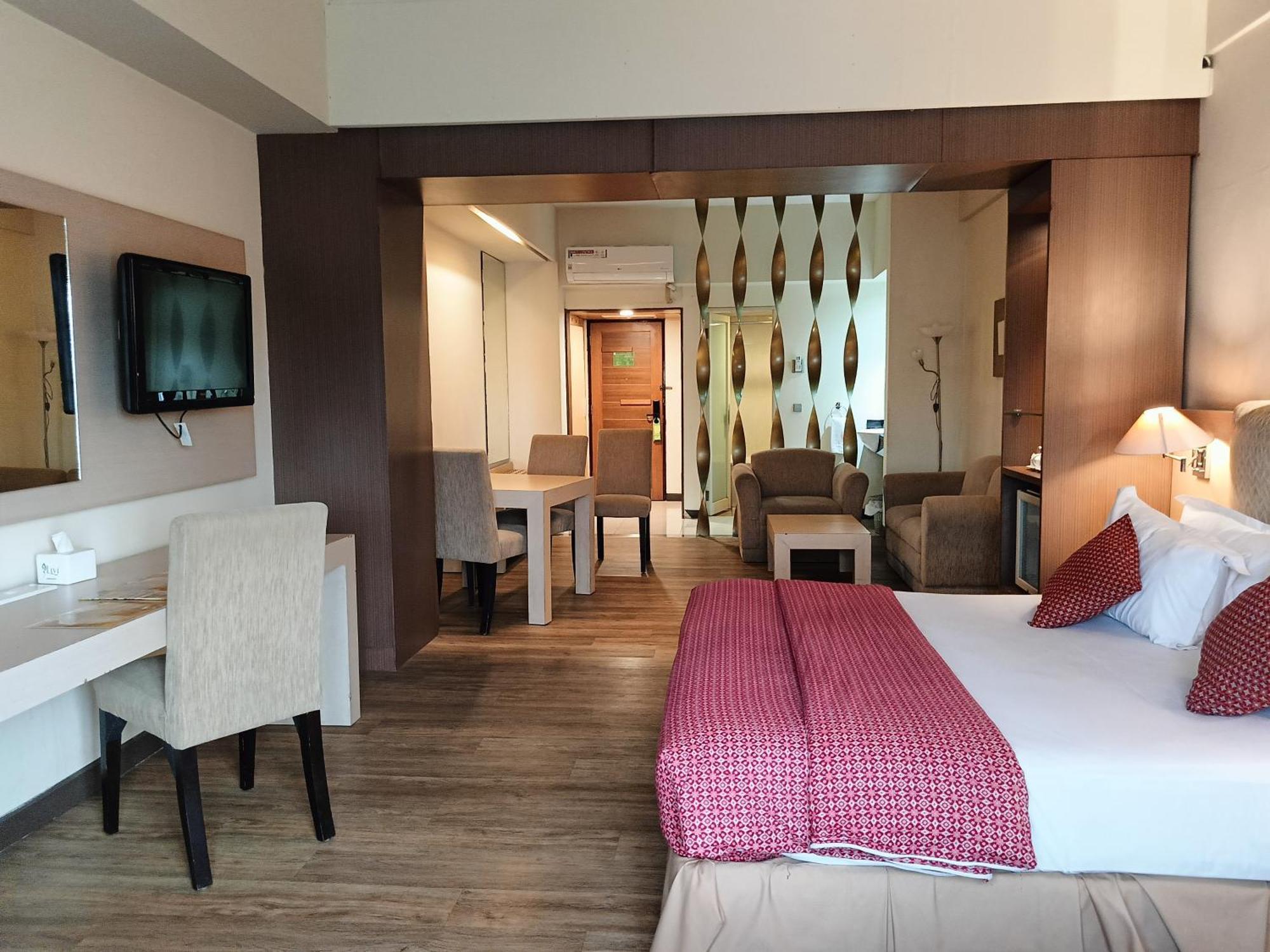 Lux Tychi Hotel Malang Bagian luar foto
