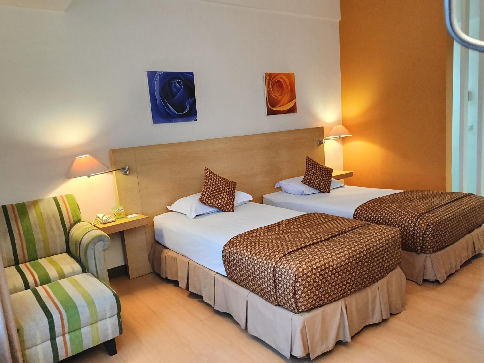 Lux Tychi Hotel Malang Bagian luar foto