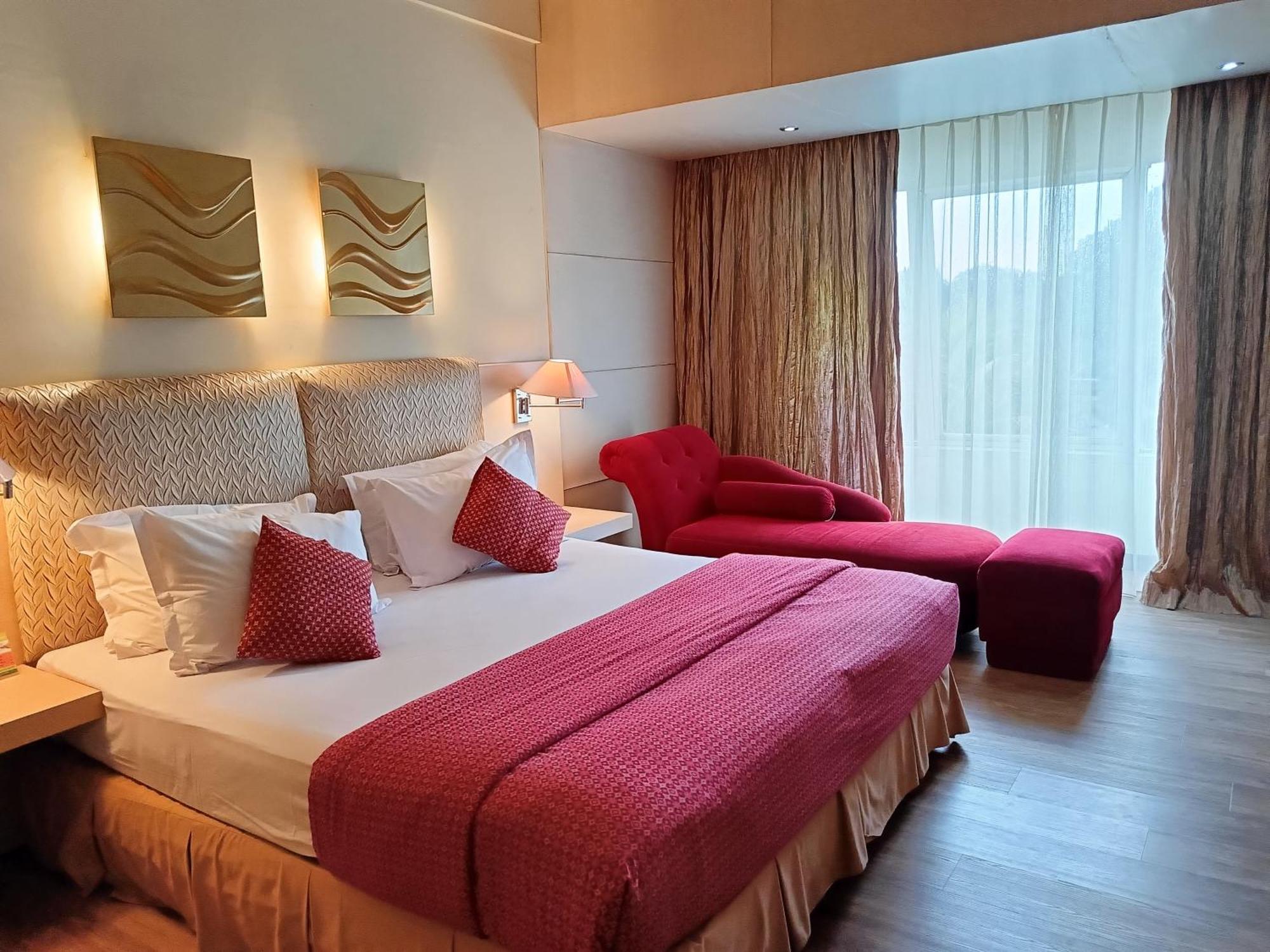 Lux Tychi Hotel Malang Bagian luar foto