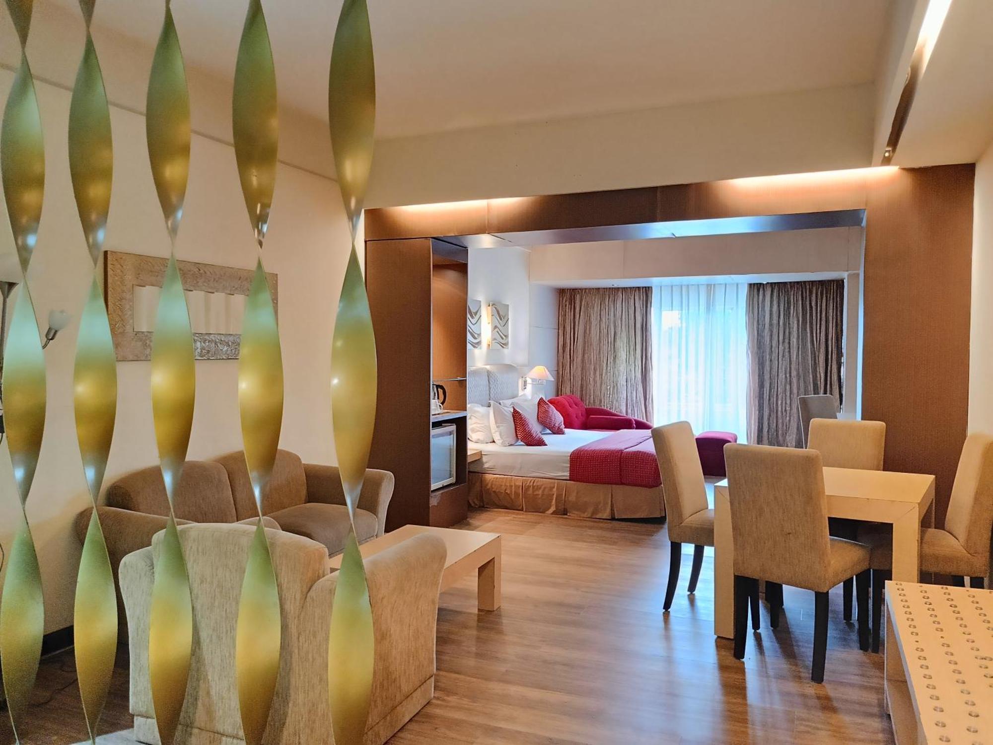 Lux Tychi Hotel Malang Bagian luar foto