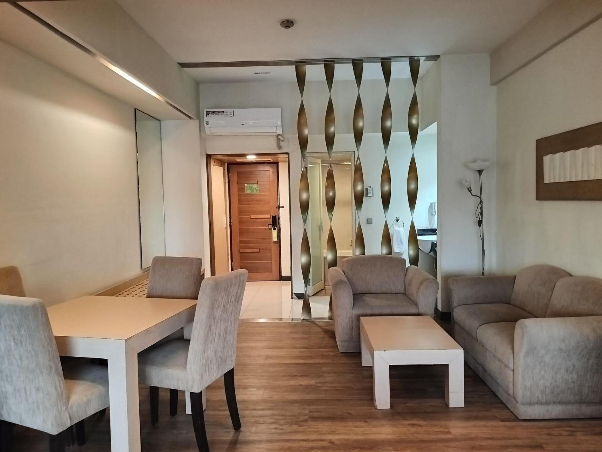 Lux Tychi Hotel Malang Bagian luar foto