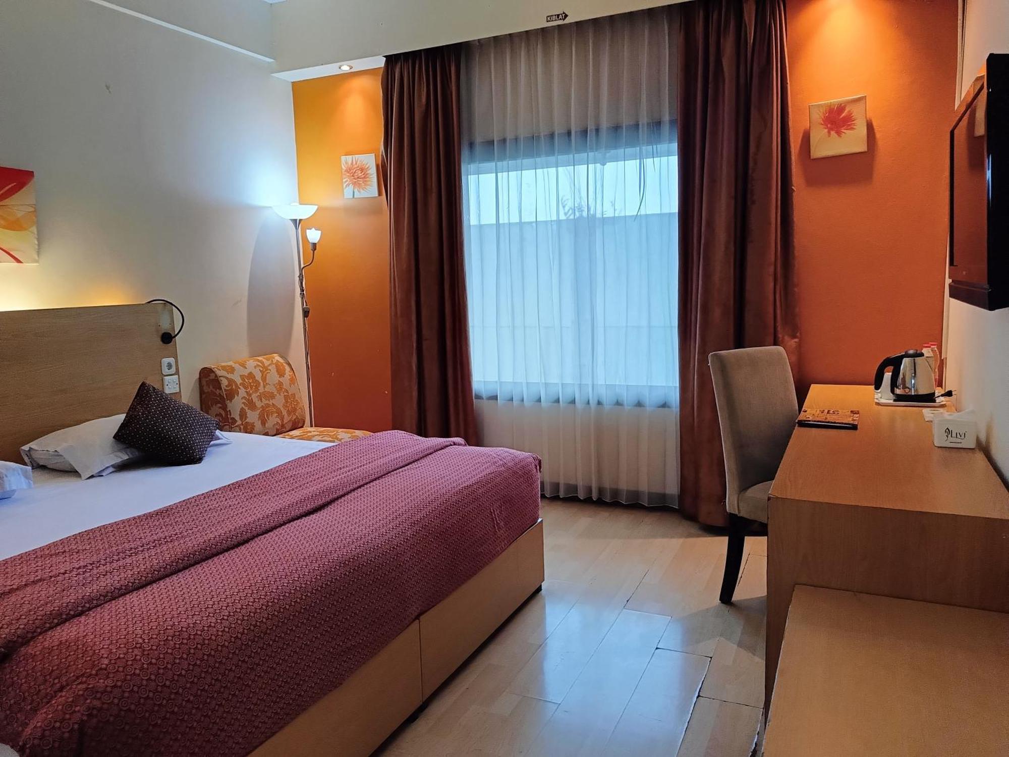 Lux Tychi Hotel Malang Bagian luar foto