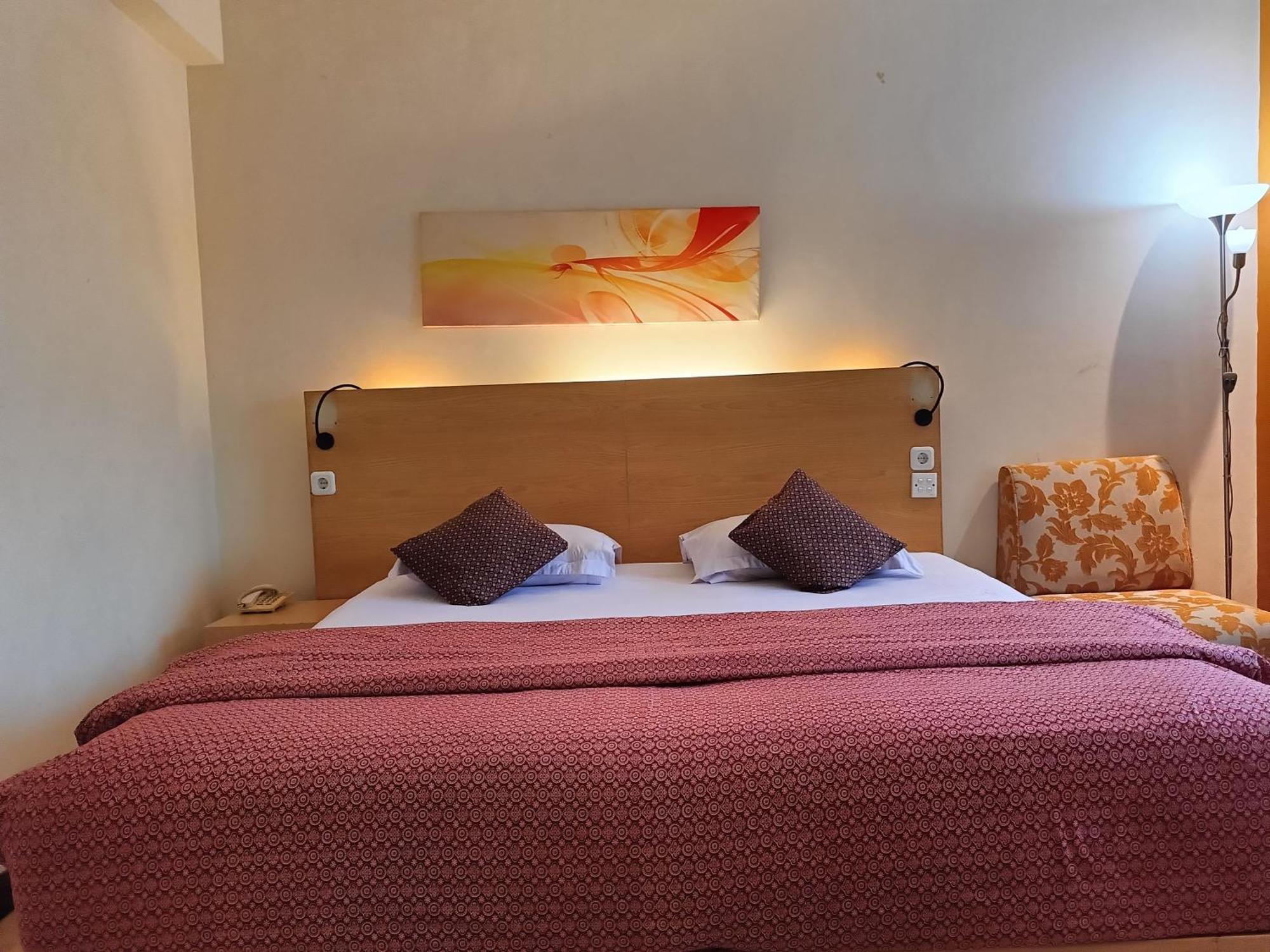 Lux Tychi Hotel Malang Bagian luar foto