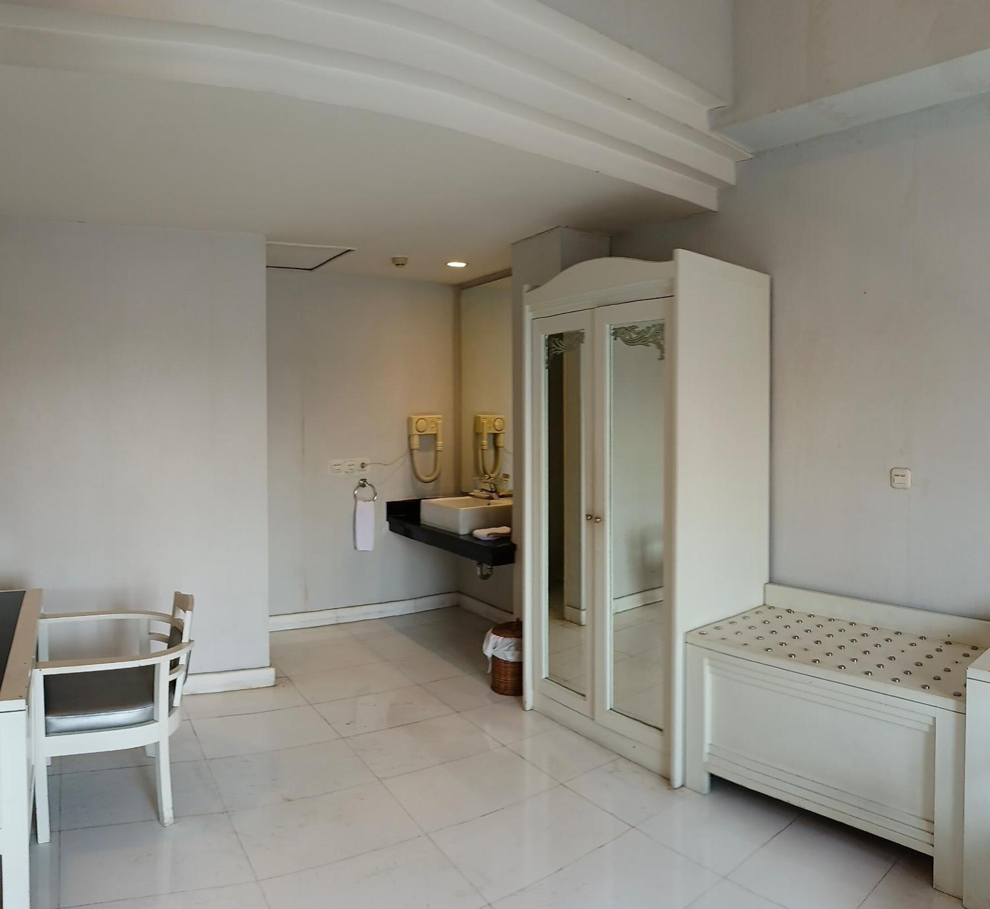 Lux Tychi Hotel Malang Bagian luar foto